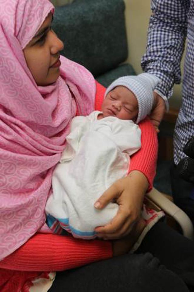 Phép lạ đầu năm mới: Em bé đã ngừng phát triển bất ngờ chào đời khỏe mạnh đúng giao thừa - 2