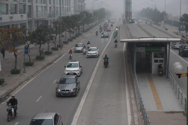 Sương mù bao trùm Hà Nội suốt ngày làm việc đầu tiên của năm 2018 - 6