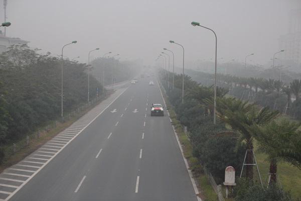 Sương mù bao trùm Hà Nội suốt ngày làm việc đầu tiên của năm 2018 - 14