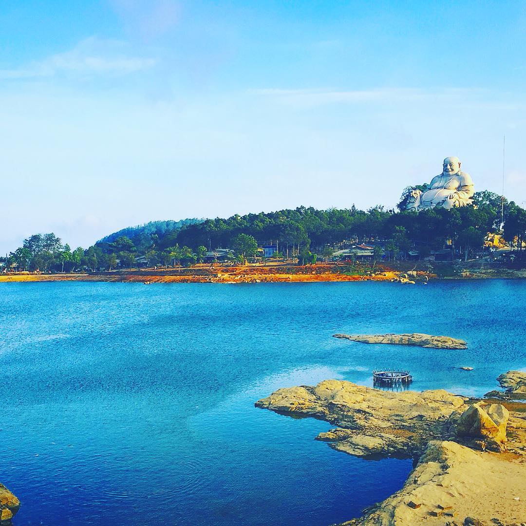 Khám phá núi Cấm và tượng Phật Di Lặc khổng lồ ở An Giang - 11