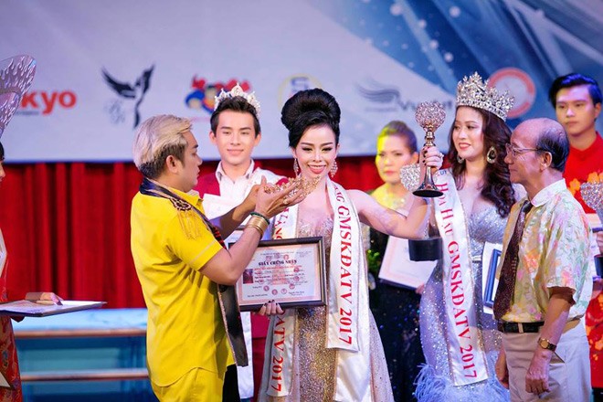 Chung Ỷ Liên đăng quang ngai vàng điện ảnh, sở hữu vương miện 1,2 tỷ đồng - 4