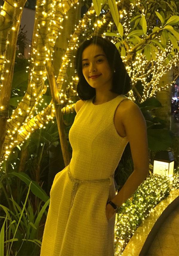 Đầu năm, Á hậu Huyền My amp;#34;khai pháoamp;#34; cùng áo dài, đối lập Phạm Hương giản dị trên đất khách - 7