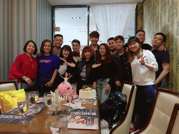 Khởi My đón sinh nhật tuổi 29 ấm áp bên mẹ chồng trẻ đẹp - 1