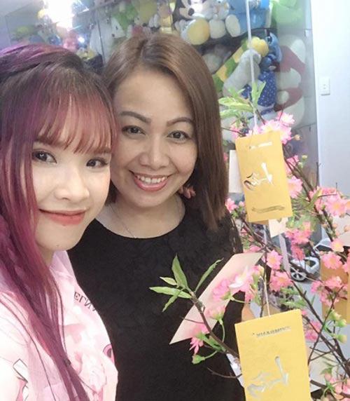 Khởi My đón sinh nhật tuổi 29 ấm áp bên mẹ chồng trẻ đẹp - 8