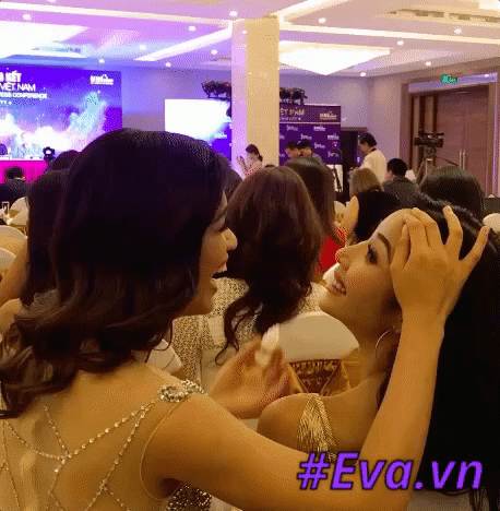 Đây chính là khoảnh khắc đẹp và ngọt ngào nhất Hoa hậu Hoàn vũ Việt Nam 2017 - 3