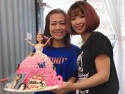 Làng sao - Khởi My đón sinh nhật tuổi 29 ấm áp bên mẹ chồng trẻ đẹp