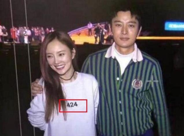 Thêm thông tin Lý Tiểu Lộ bỏ mặc chồng ăn cơm 1 mình đến bên người tình kém 12 tuổi - 7