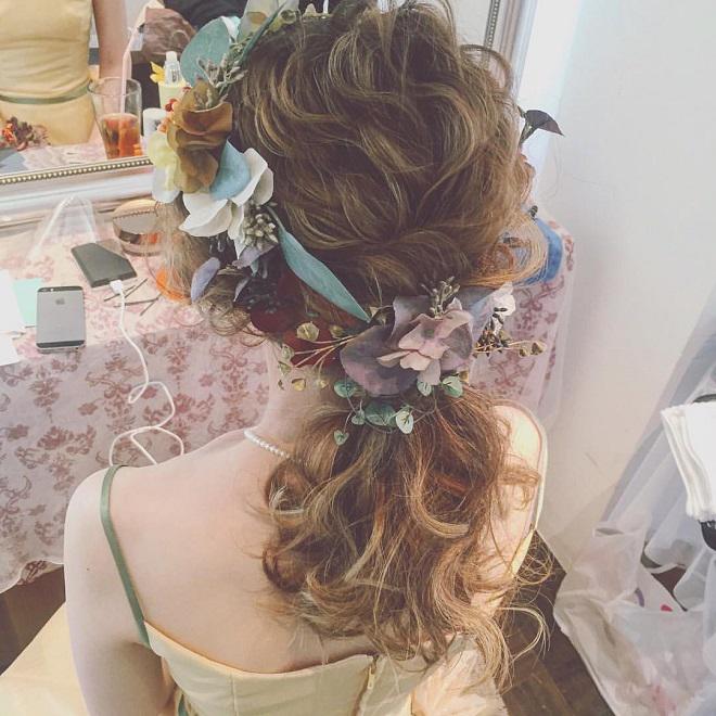 Tạo kiểu tóc 4 bước cực đơn giản để đi tiệc đầu năm thôi nào! - 1