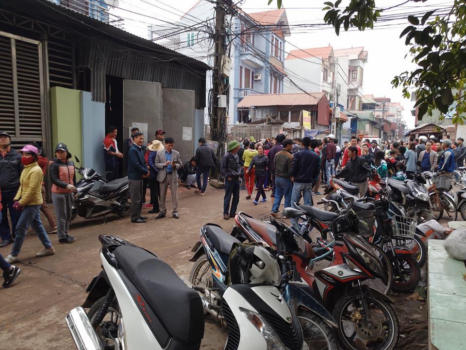 Nhân chứng vụ nổ khiến nhiều người thương vong: amp;#34;Vợ chồng tôi hoảng sợ ôm con chạy thục mạngamp;#34; - 2