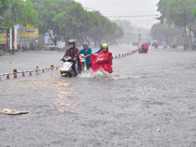 Bão số 1 suy yếu thành áp thấp nhiệt đới, Đà Nẵng - Bình Thuận mưa lớn