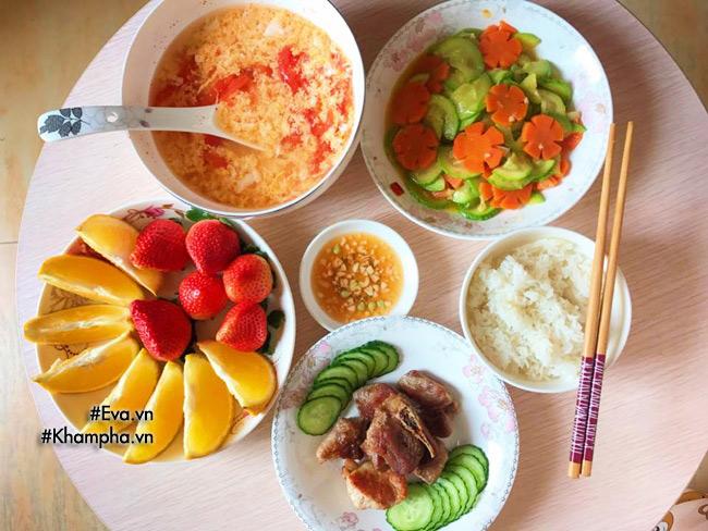 Mâm cơm đầy ắp của cô nàng FA khiến những ai có gia đình cũng phải ghen tị - 2