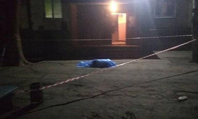 Đang đi bộ cùng mẹ sang nhà ngoại, bé 21 tháng tử vong vì một người nhảy lầu đè bẹp - 3