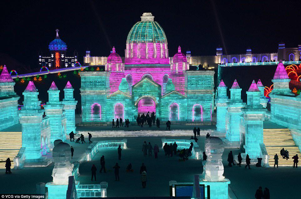 Chiêm ngưỡng thành phố băng tuyết tuyệt đẹp trong lòng Trung Quốc - 1