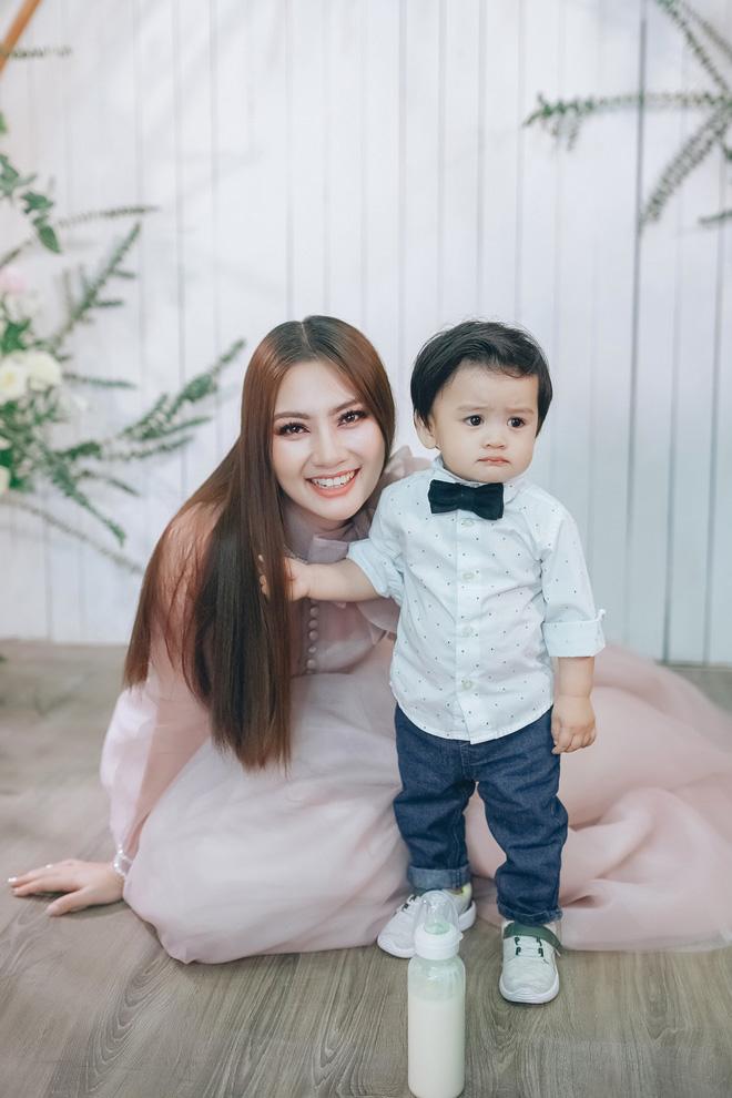 Diễn viên Ngọc Lan khoe con trai tròn 1 tuổi ngày càng bụ bẫm và đáng yêu - 4