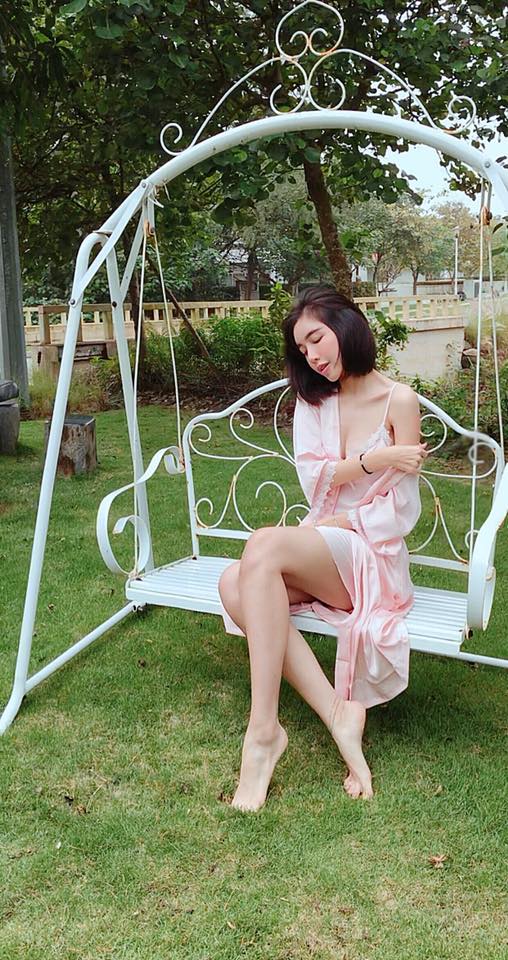 Elly Trần khoe ảnh bikini, dân tình nhào nháo amp;#34;mò cho raamp;#34; mẹo dưỡng dáng của mẹ bỉm sữa - 2