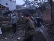 Tin tức - Clip cứu bé trai kẹt trong đống đổ nát vụ nổ ở Bắc Ninh