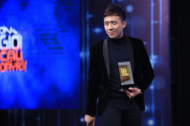 Quay clip nhái chưa đủ, Trấn Thành lại amp;#34;méo miệngamp;#34; mang cả giọng Phi Thanh Vân lên Ơn giời - 1