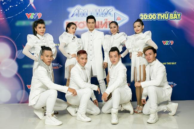 40 tuổi vẫn độc thân, Nguyễn Phi Hùng bị quản lí tiết lộ chuyện yêu ai cũng amp;#34;bị đáamp;#34; - 7