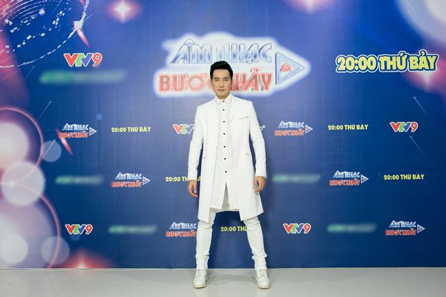 40 tuổi vẫn độc thân, Nguyễn Phi Hùng bị quản lí tiết lộ chuyện yêu ai cũng amp;#34;bị đáamp;#34; - 1