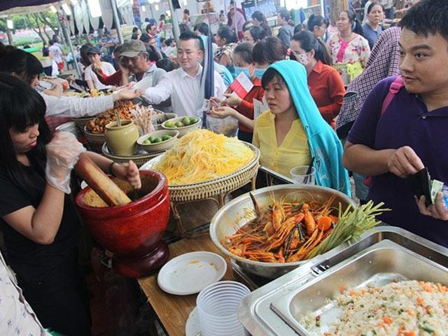 Chỉ từ 10 nghìn đồng, ăn đã miệng tại 100 gian hàng trong Liên hoan món ngon các nước - 1