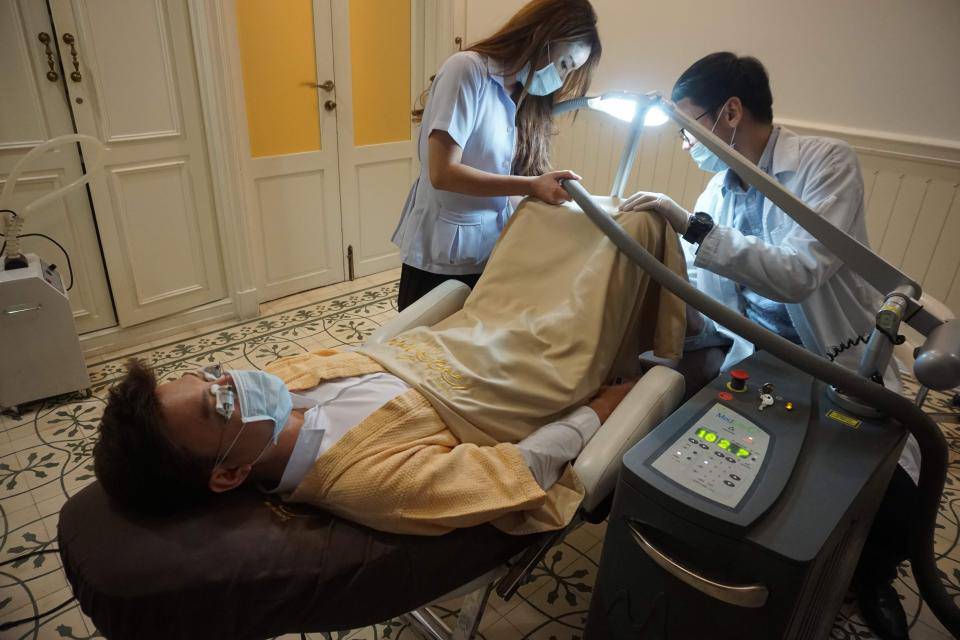 Cơn sốt tẩy trắng amp;#34;cậu bé” tại Thái Lan khiến đấng mày râu chao đảo - 1