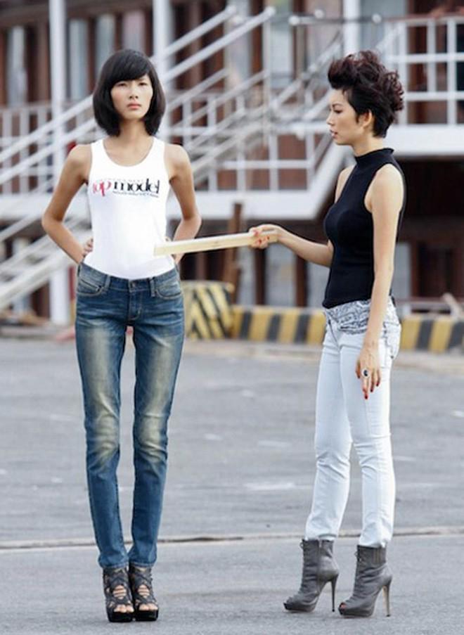 Hoàng Thuỳ amp;#34;vượt mặtamp;#34; Mâu Thuỷ ôm trọn 2 giải Best Face - Best Catwalk tại Hoa hậu Hoàn Vũ - 2