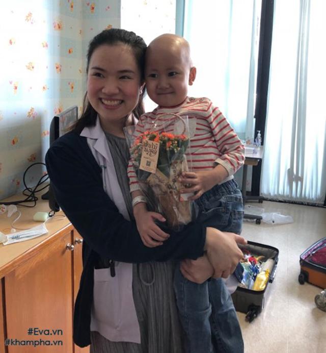 Nỗi lòng của người mẹ Hà Nội bấu víu trên đất Thái để chữa ung thư cho con - 8