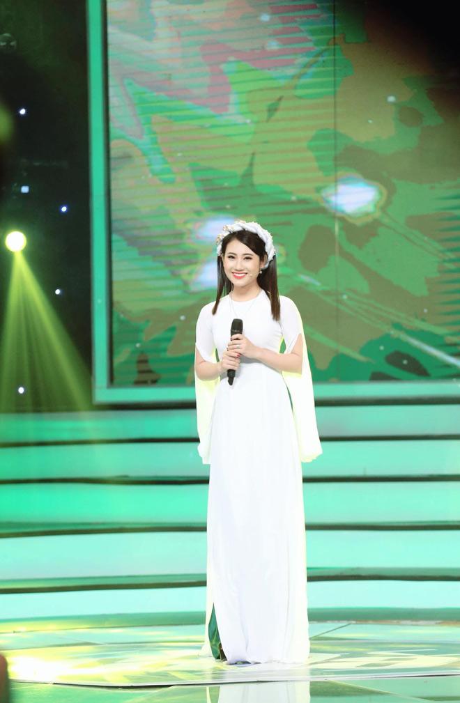 Vì yêu mà đến: Nữ sinh xinh đẹp khiến cả 8 soái ca amp;#34;say đứ đừ” trên sân khấu - 1