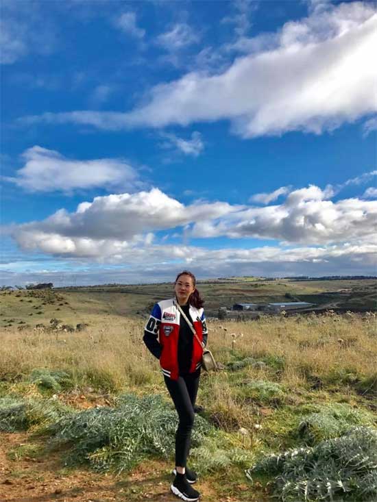 Vợ chồng siêu mẫu Ngọc Thạch cực sang chảnh khi ngồi trực thăng ngắm cảnh ở Úc - 9