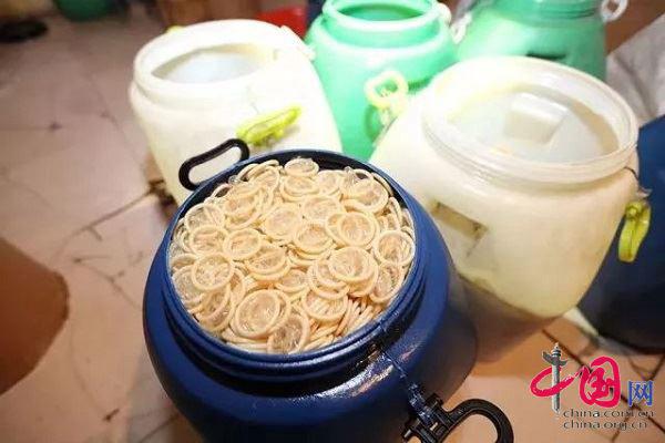 1,7 triệu bao cao su làm giả từ các hãng nổi tiếng bán trên mạng bị thu giữ ở TQ - 2