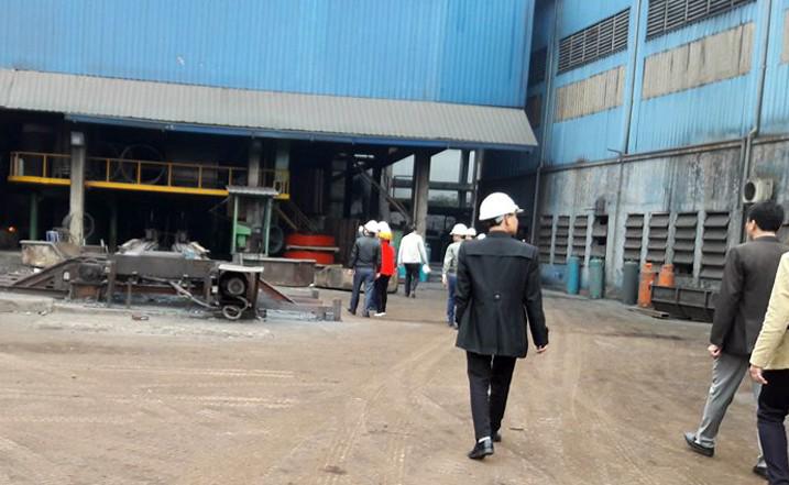 Hít phải khói bụi, hàng chục học sinh và giáo viên phải nhập viện cấp cứu - 2