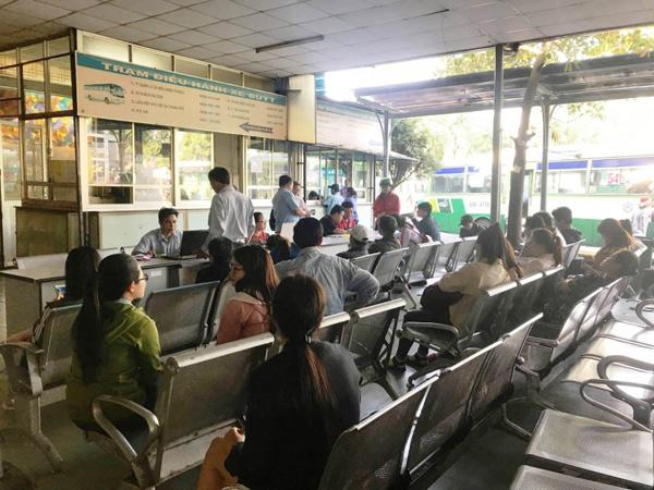 Ngày đầu bán vé Tết 2018, bến xe Miền Đông bất ngờ vắng khách - 1