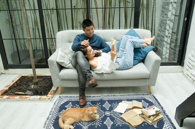 Giữa lùm xùm chia tay Trường Giang, Nhã Phương ôm hôn, hạnh phúc bên người đàn ông khác - 1