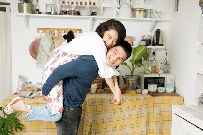 Giữa lùm xùm chia tay Trường Giang, Nhã Phương ôm hôn, hạnh phúc bên người đàn ông khác - 7