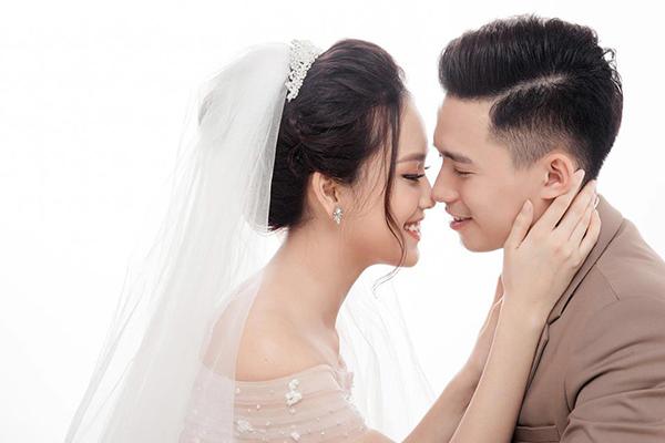 amp;#34;Hoa hậu khả áiamp;#34; yêu amp;#34;Hotboy cảnh sátamp;#34;, ảnh cưới phông trắng vẫn đẹp hết phần thiên hạ - 11