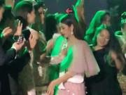 Thời trang - HOT: Clip độc quyền tân Hoa hậu Hoàn vũ  H' hen Niê "quẩy hết mình" sau đăng quang
