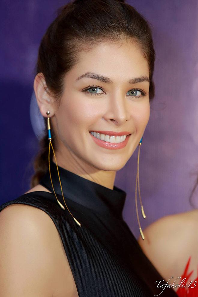 Phạm Hương đẹp như nữ thần, Phương Trinh Jolie như amp;#34;có thùamp;#34; với makeup artist ! - 3