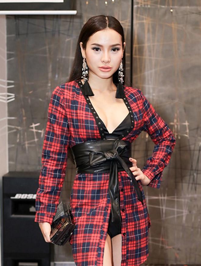 Phạm Hương đẹp như nữ thần, Phương Trinh Jolie như amp;#34;có thùamp;#34; với makeup artist ! - 7