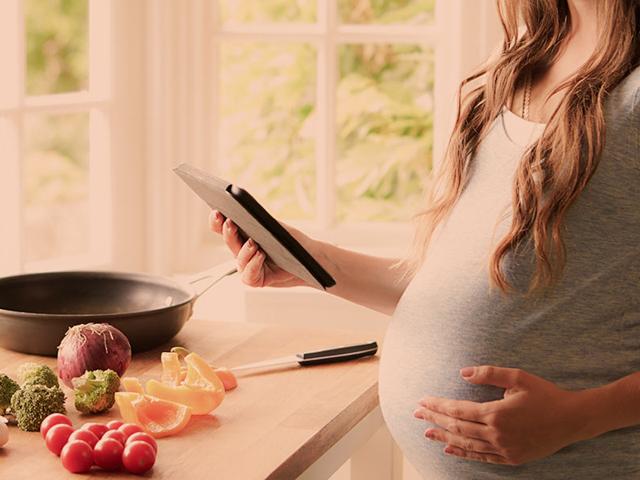 Muốn mẹ tròn con vuông, mẹ bầu cần tránh những món ăn này!