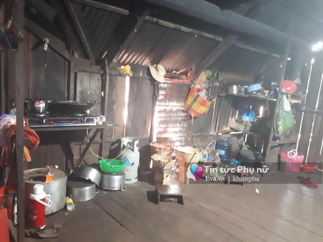 Clip độc quyền: Tân HHHV Hamp;#39;Hen Niê gọi điện về nhà, hỏi thăm ba mẹ bằng tiếng Ê-đê - 4