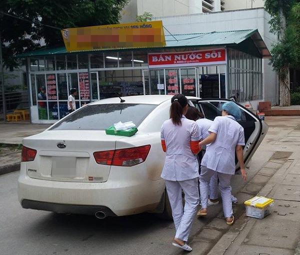 Mẹ bầu đẻ rơi trên taxi, con bị ngạt tím tái và điều kỳ diệu đã đến khi đi 10km - 1