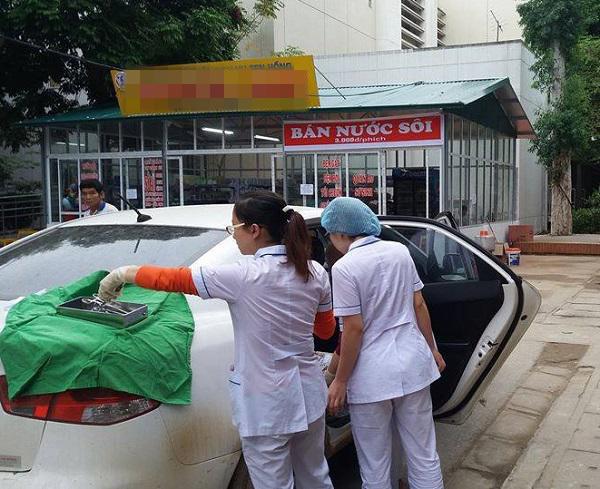 Mẹ bầu đẻ rơi trên taxi, con bị ngạt tím tái và điều kỳ diệu đã đến khi đi 10km - 4