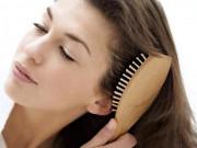 Clip Eva - Chị em học ngay mẹo gỡ tóc rối trên lược bàn chải để dọn dẹp góc làm đẹp nào