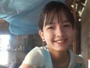 Clip Eva - Cô bé xinh xắn nhà nghèo ôm đàn guitar hát tiếng Anh đốn tim cư dân mạng