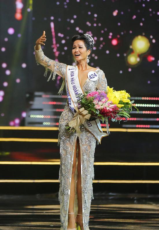 Bố Hamp;#39;Hen Niê: amp;#34;Mình phải mượn 1 triệu từ chỗ làm thuê để đi xem con gái thi Hoa hậuamp;#34; - 3