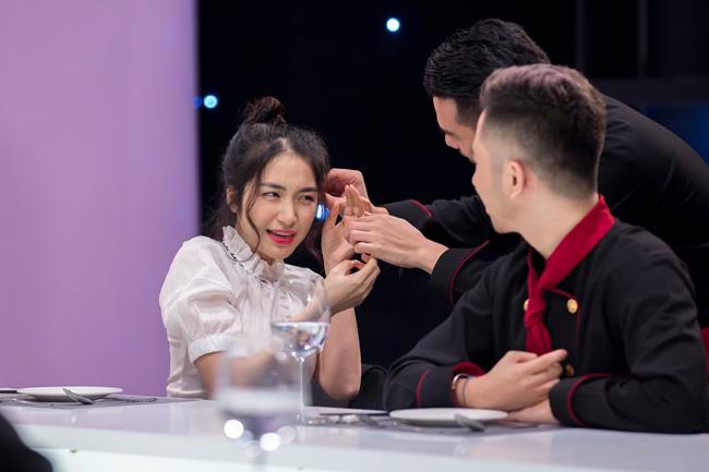 Hòa Minzy liên tục amp;#34;thả thínhamp;#34; đầu bếp đẹp trai ngay trên truyền hình - 2