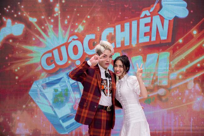 Hòa Minzy liên tục amp;#34;thả thínhamp;#34; đầu bếp đẹp trai ngay trên truyền hình - 1