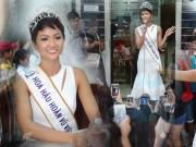 Thời trang - Tân Hoa hậu Hoàn vũ Việt Nam 2017 H’Hen Niê gây náo loạn khi về trường