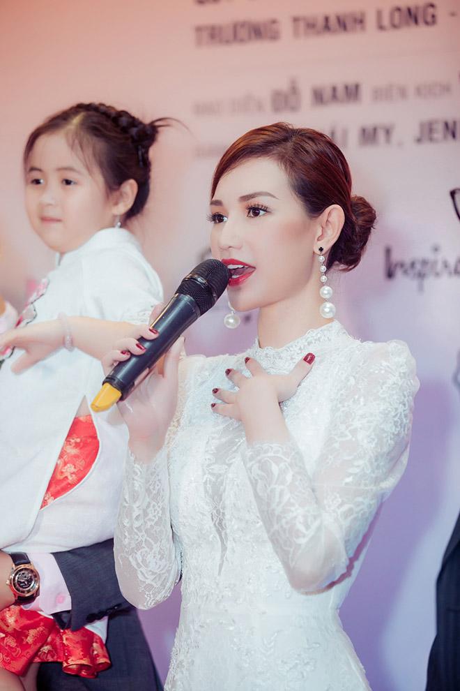 Quỳnh Chi rạng rỡ, tình tứ cùng “người yêu” Quý Bình tại họp báo phim - 4