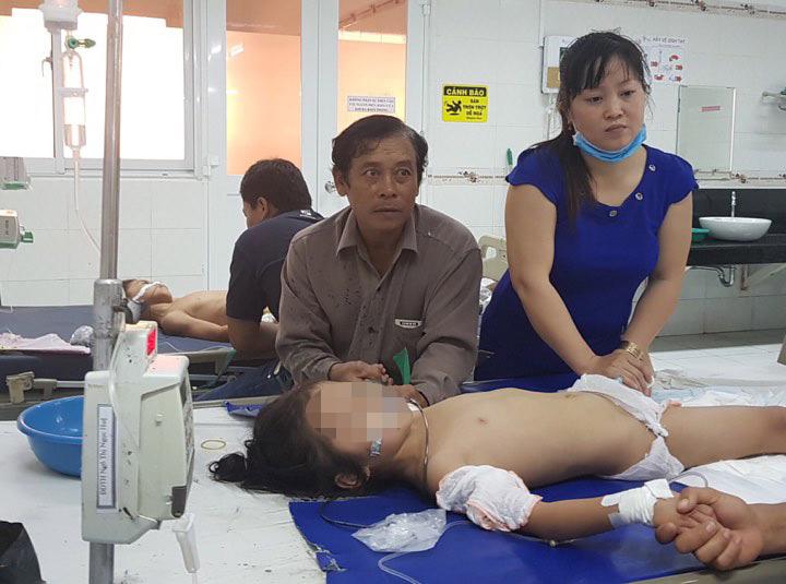 Mẹ vừa lên thành phố, cha bỏ thuốc sâu vào sữa đầu độc 3 con thơ - 1